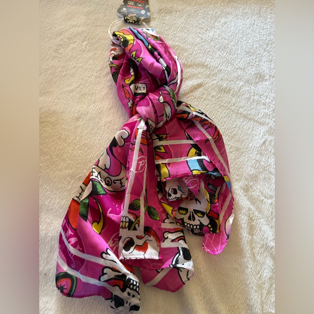 ED HARDY PINK SCARF & Round Coin Purse Wristlet Skulls SKULLS skulls